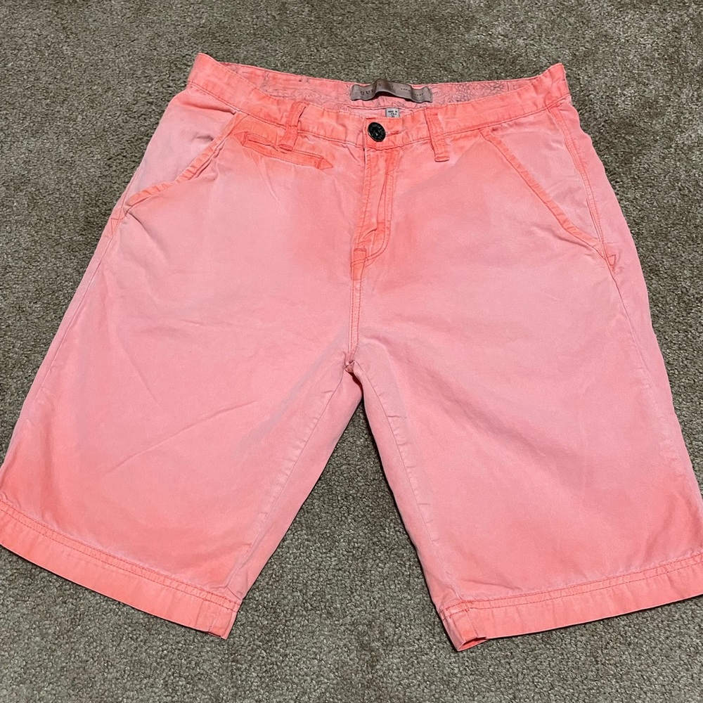 NICE GUESS PINK GARMENT DYED CASUAL SHORTS SIZE 31 W GOOD GENTLY USED CONDITION!